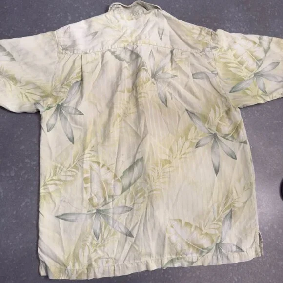Tommy Bahama 100% Silk Short Sleeve Camp Shirt – Size Small - Picture 4 of 16